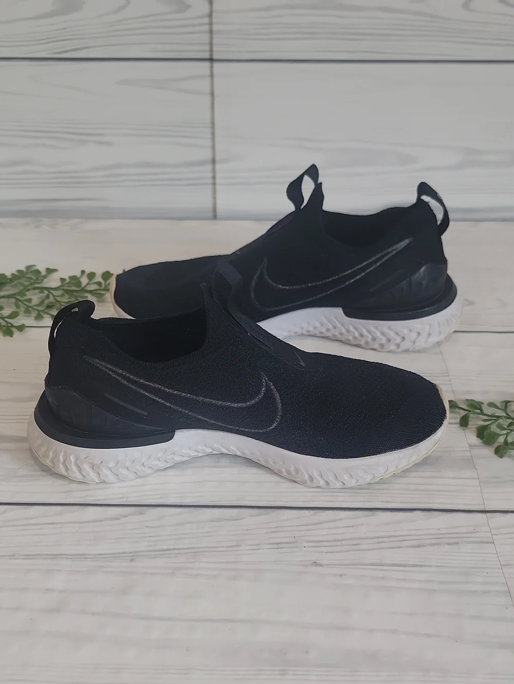 Nike Epic Phantom React Flyknit Black Slip-On Running Sneakers Womens Size 6.5